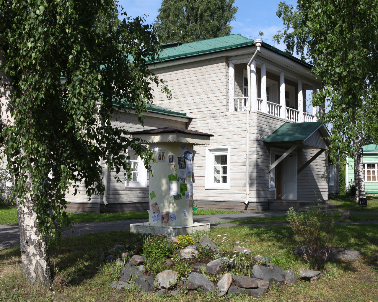 Дом с мезонином музея «Кижи» в квартале исторической застройки г. Петрозаводска