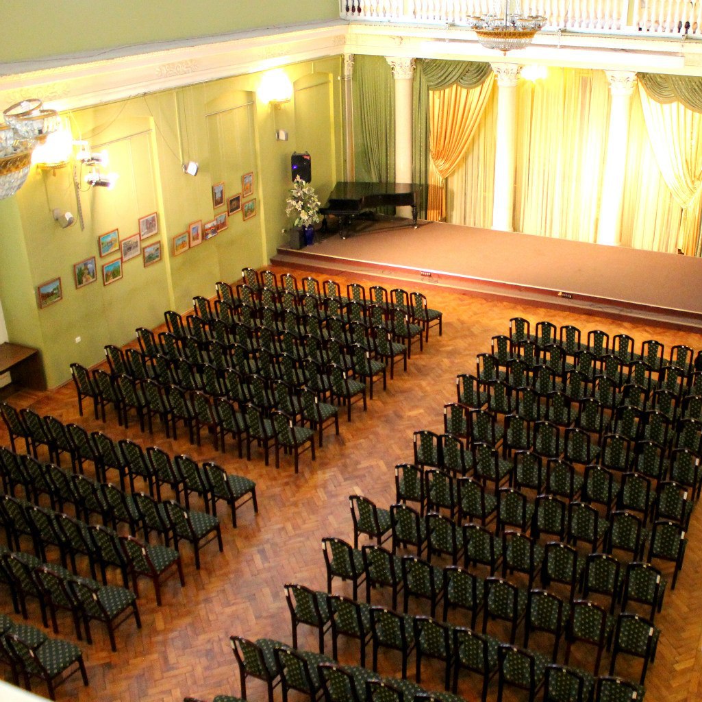 Концертный зал Александро-Невской Лавры